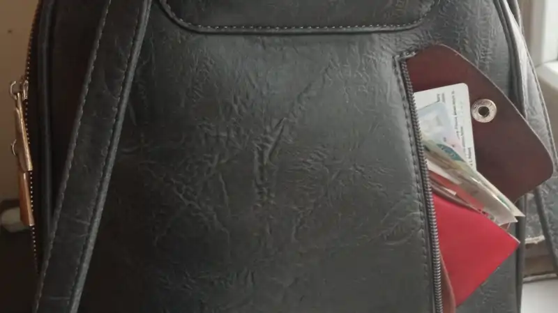 Kieszonkowiec złapany w autobusie na kradzieży portfela