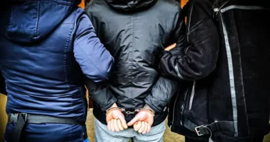 Nękanie i groźby wobec byłej partnerki, to niejedyne zarzuty jakie usłyszał 37-latek, zatrzymany przez mundurowych z białostockiej dwójki...