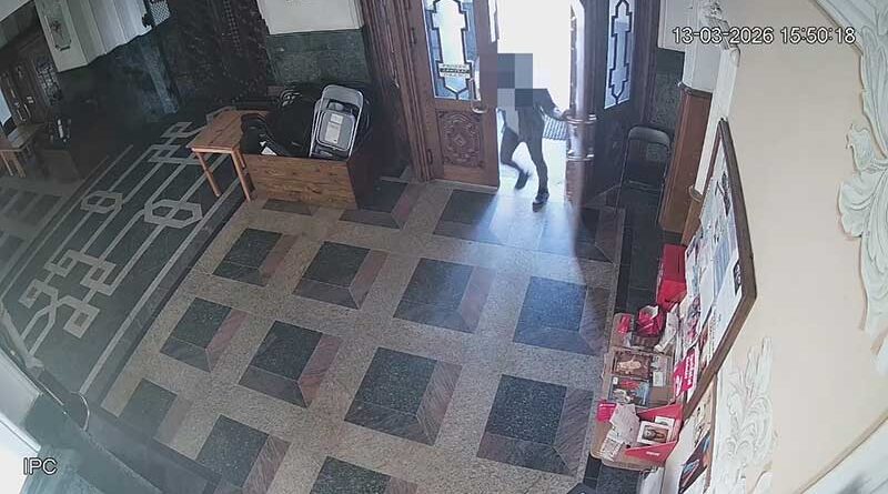 Opluwał ołtarz i rzucił krzyżem w tabernakulum