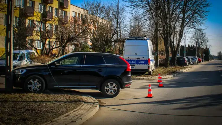 Pijana 38-latka swoją jazdę zakończyła na słupie