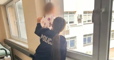 Pijana matka „opiekowała się” dwulatką w mieszkaniu gdzie odbywała się libacja alkoholowa.