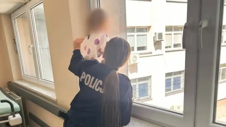 Pijana matka „opiekowała się” dwulatką w mieszkaniu gdzie odbywała się libacja alkoholowa.