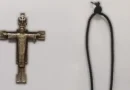 Zerwał krzyżyk z szyi zakonnicy i rzucił go na jezdnię