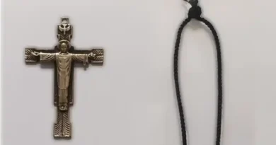 Zerwał krzyżyk z szyi zakonnicy i rzucił go na jezdnię