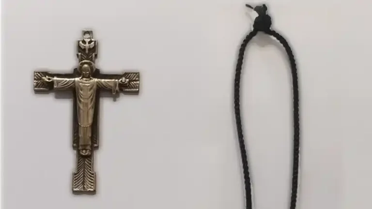 Zerwał krzyżyk z szyi zakonnicy i rzucił go na jezdnię
