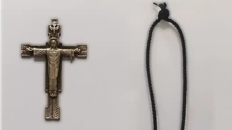 Zerwał krzyżyk z szyi zakonnicy i rzucił go na jezdnię