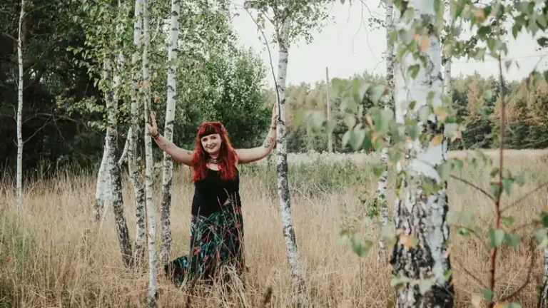 Sylwia Dec to utalentowana pisarka, która w ostatnim czasie została nominowana do nagrody w III edycji konkursu „Fantastycznie Utalentowani” na PYRKONIE.