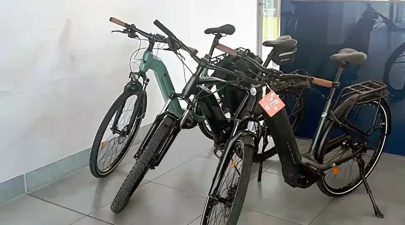 Złodziej rowerów, na zdjęciu 3 rowery