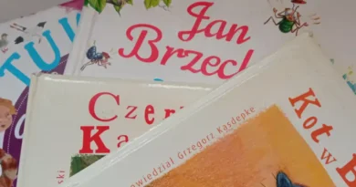 „Ogrodowe Czytanki” - seria wakacyjnych, interaktywnych spotkań wokół literatury dziecięcej, w ogrodzie wokół Muzeum Rzeźby Alfonsa Karnego