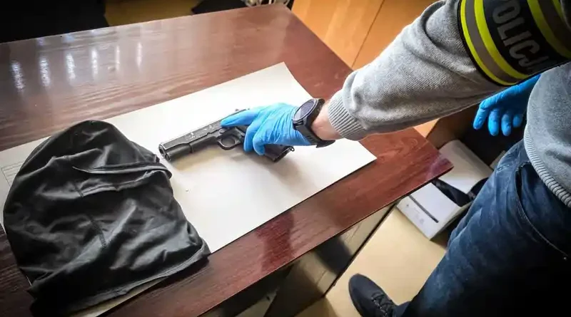 odpowie za napad z bronią