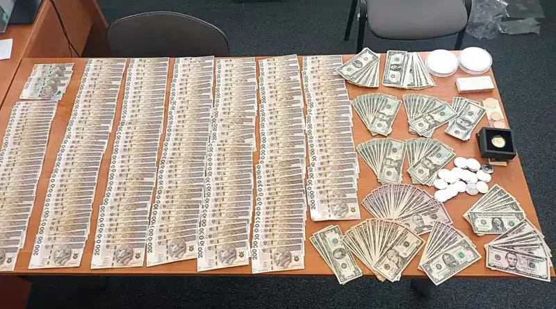 wyłudził łącznie 1300000zł w postaci bezprawnych dotacji