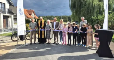 sąsiedzki piknik "Budujemy więzi" i symboliczne przecięcie wstęgi nowo wyremontowanego odcinka drogi w Ogrodnikach
