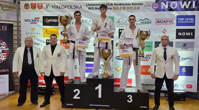 Bartosz Kropiwnicki zdobywca srebrnego pucharu na turnieju w IKO Nakamura Polish Open
