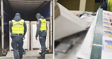 podrobione opakowania do papierosów ujawnione przez podlaską KAS w skontrolowanej ciężarówce